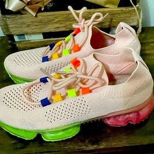 🌻LINK PINKMulticolor Rainbow Sole Sneakers Size 2